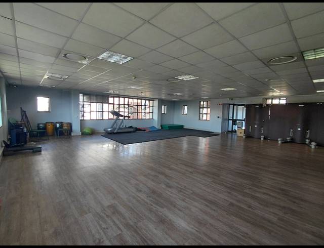 196M² OFFICE TO LET IN BRYANSTON